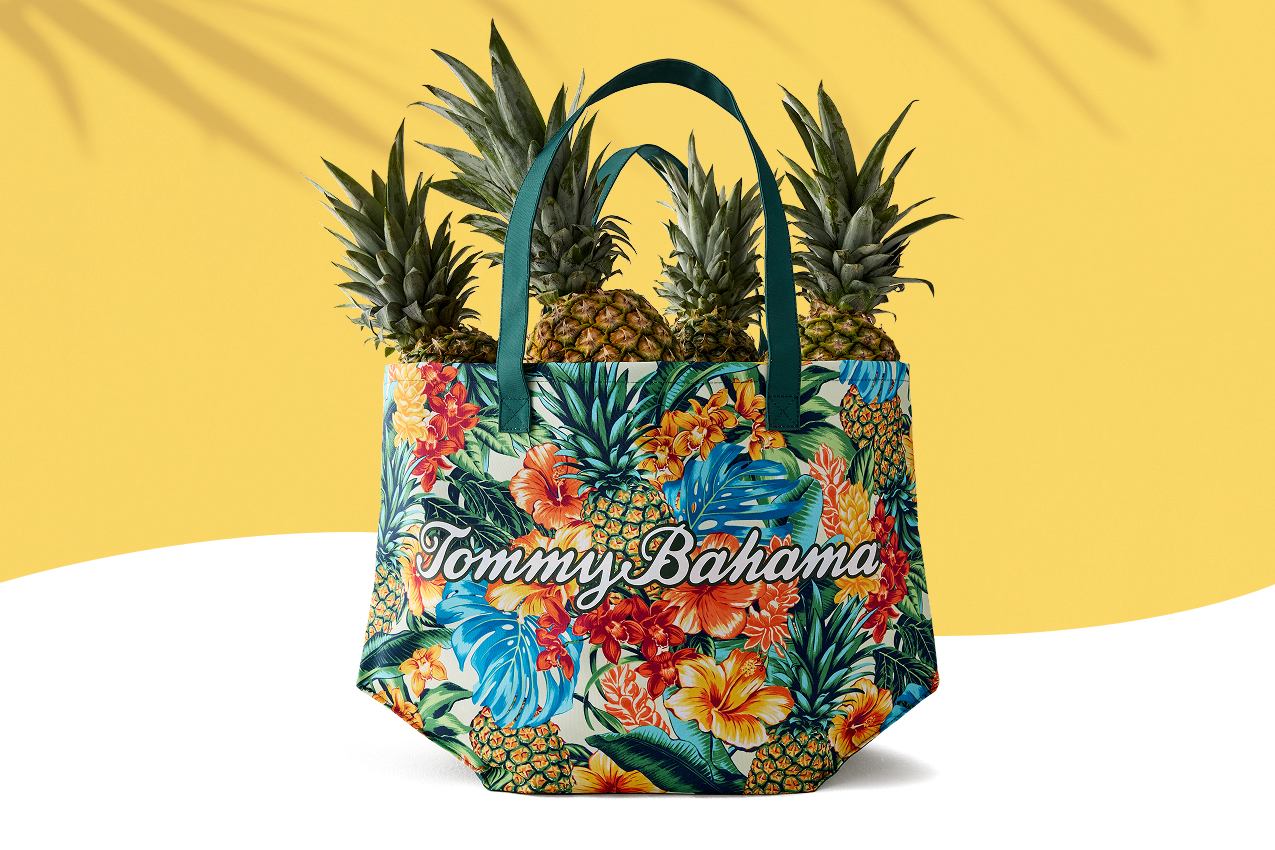 Tommy-Bahama-Campaign-489-Free-Pineapple-Blooms-Tote-EN-1275×850-220.jpg
